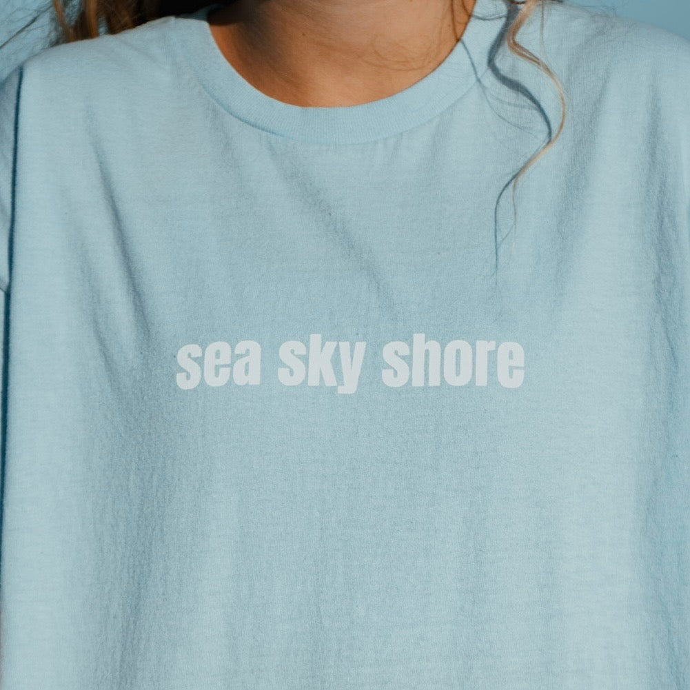 SEA SKY SHORE TSHIRT WHITE LETTERS