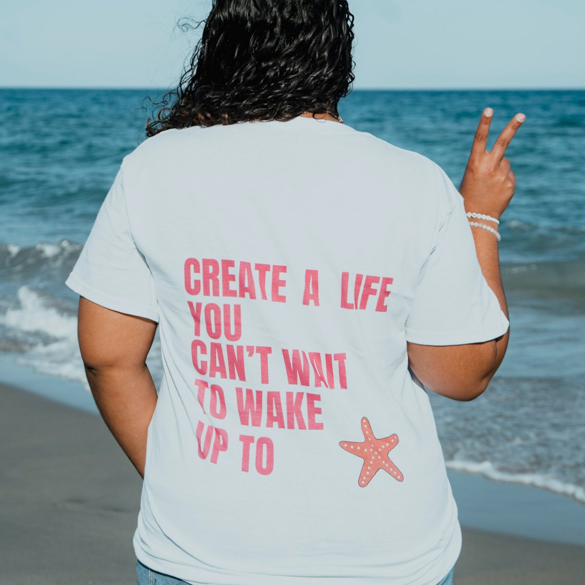 SEA SKY SHORE TSHIRT PINK LETTERS